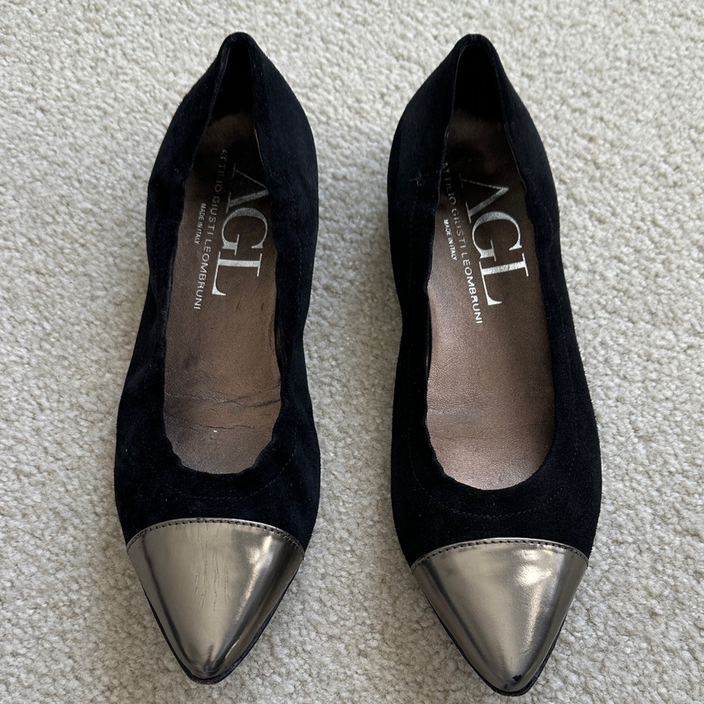 AGL Women's Black Flats with Metallic Silver Toe